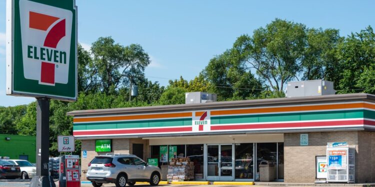 7-Eleven to Shut Down Over 400 Stores Amid Declining Sales