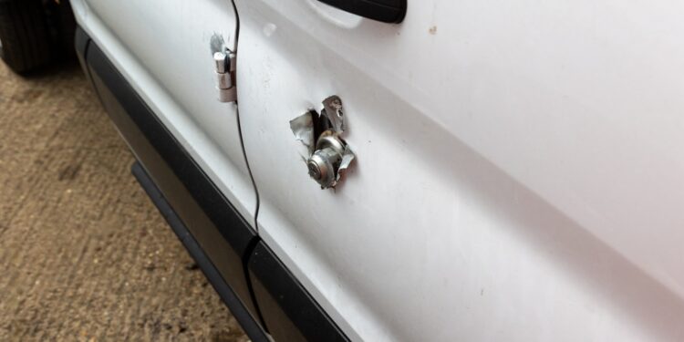 Burbank Police Shoot Driver of Stolen Van in Magnolia Park
