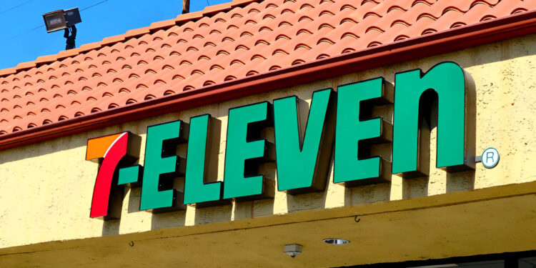 Shoplifter Attacks 7-Eleven Employee With Improvised Flamethrower in Manhattan Beach