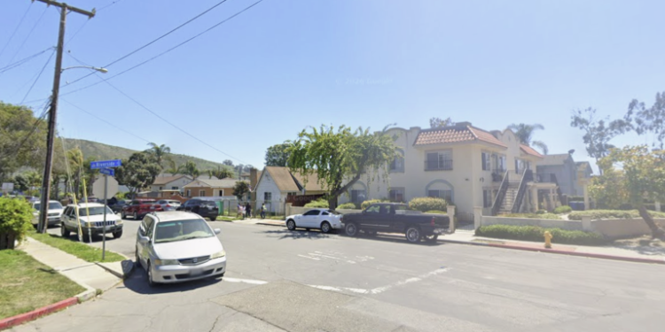 The intersection of Riverside and Ramona streets in Ventura. (Google Street View)